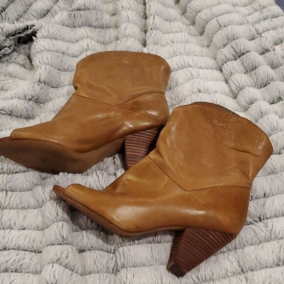 Beautiful light tan open toe BCBG booties - Picture 7 of 7